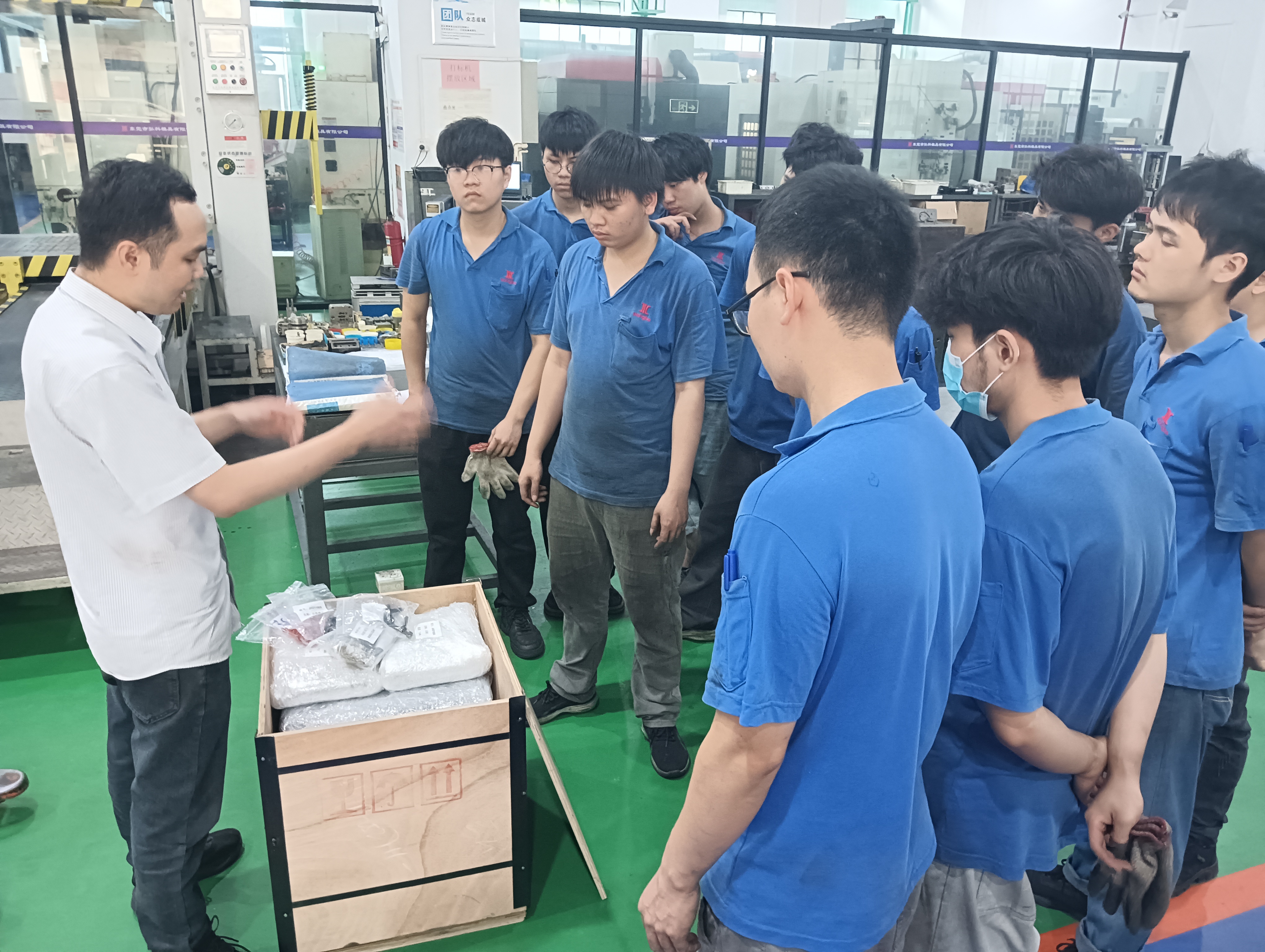 公司召开注塑模具塑料薄膜包装标准化现场会议